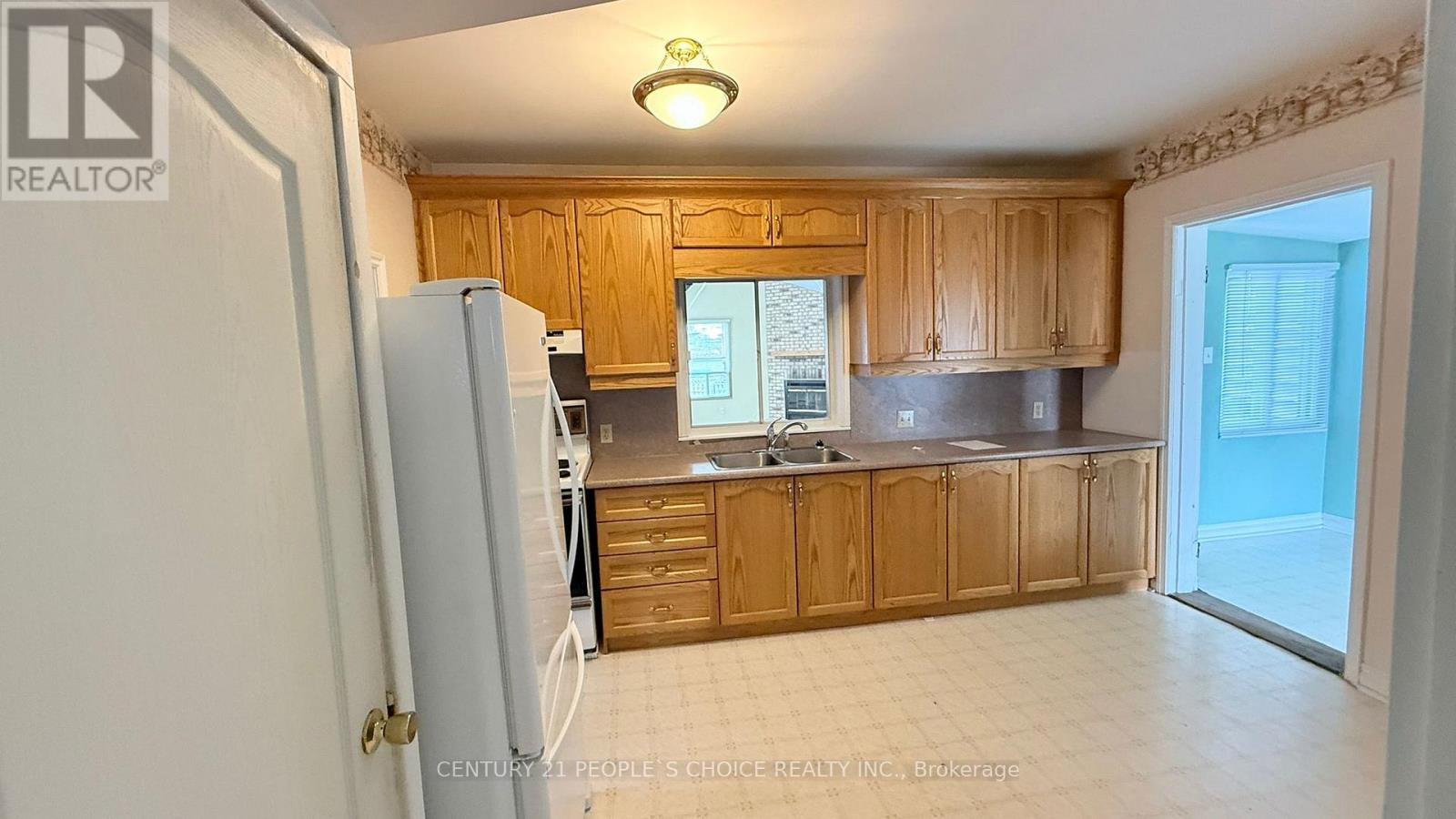 136 Northland Avenue, Toronto, Ontario  M6N 2E2 - Photo 4 - W12985878