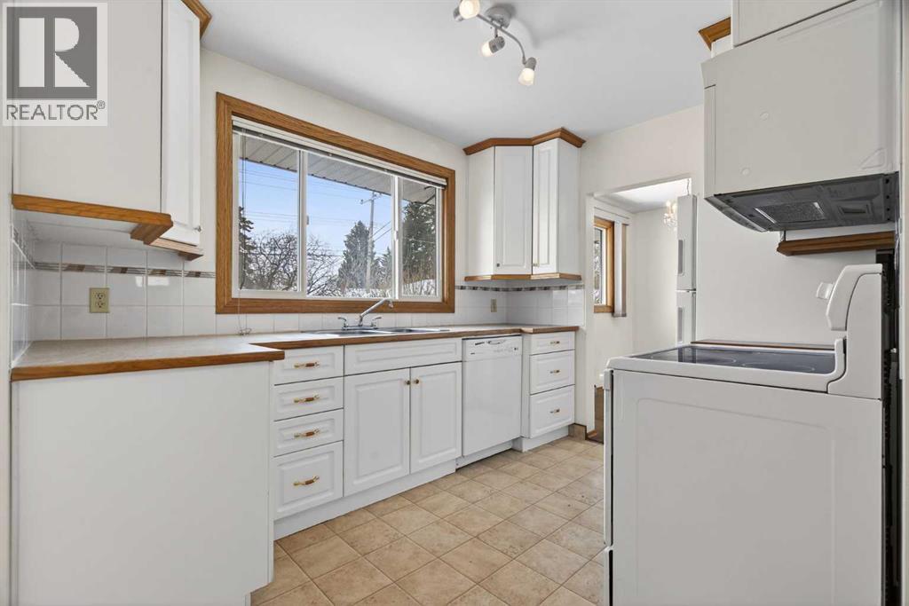 58 Westwood Drive SW, Calgary, Alberta  T3C 2V7 - Photo 17 - A2294238