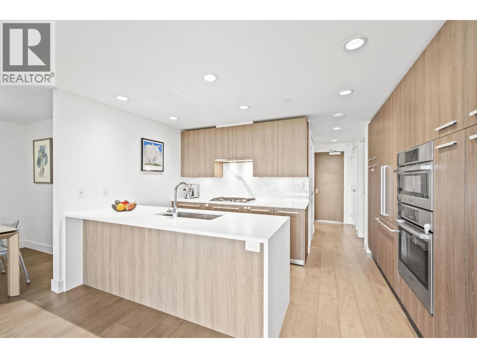 904 1210 E 27TH STREET, North Vancouver, British Columbia