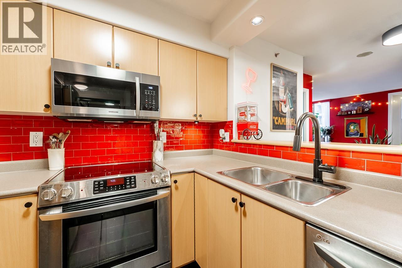 706 680 CLARKSON STREET, New Westminster, British Columbia