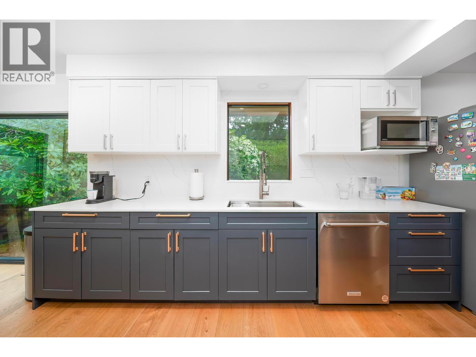 4096 Sunset Boulevard, North Vancouver, British Columbia  V7R 3Y8 - Photo 11 - R3110983