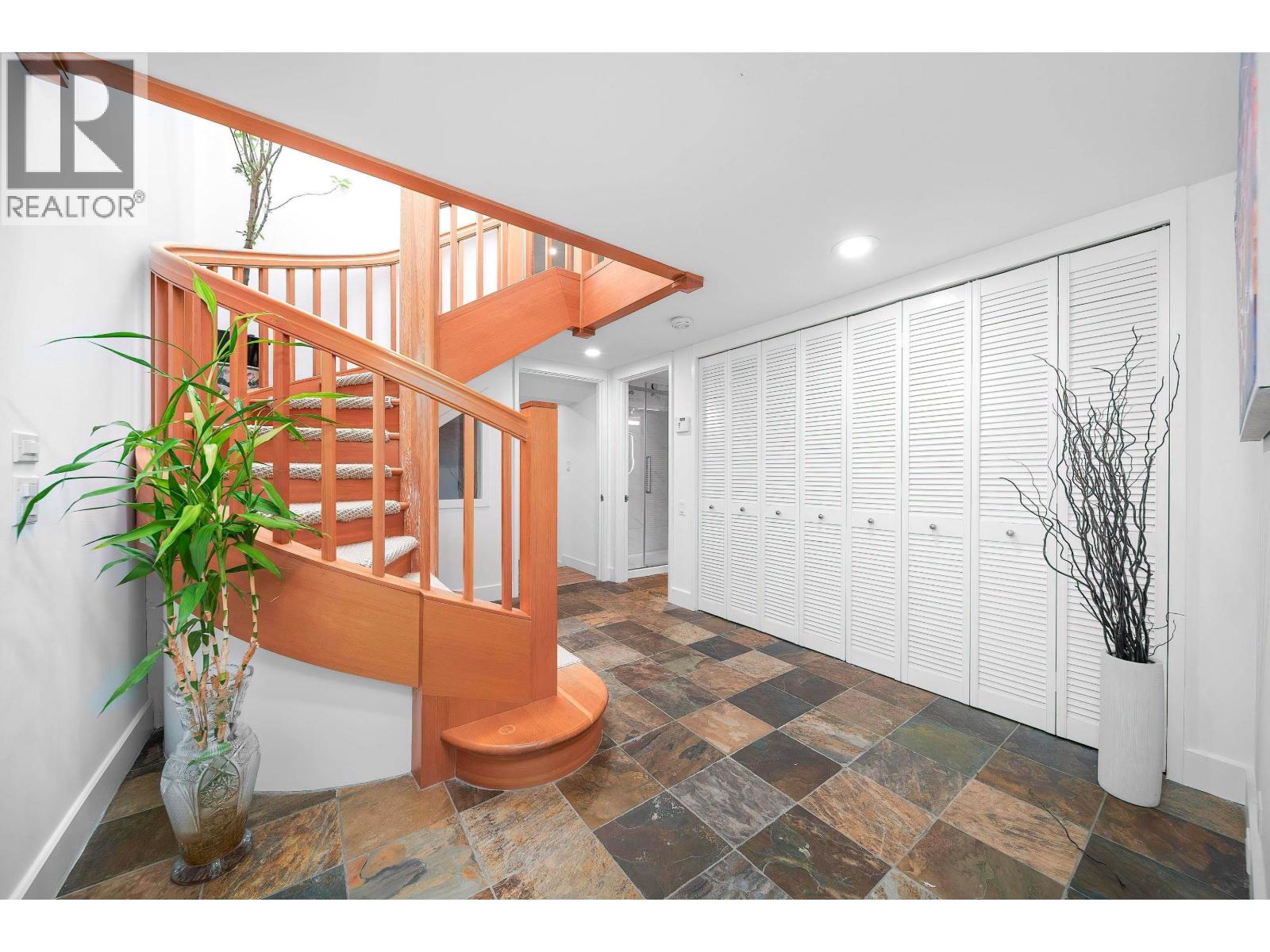 4096 Sunset Boulevard, North Vancouver, British Columbia  V7R 3Y8 - Photo 18 - R3110983