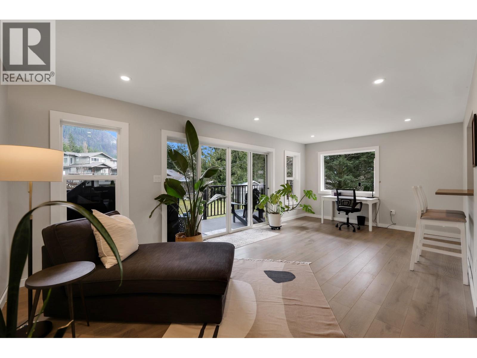 41852 Faith Road, Brackendale, British Columbia  V0N 1H0 - Photo 2 - R3110984