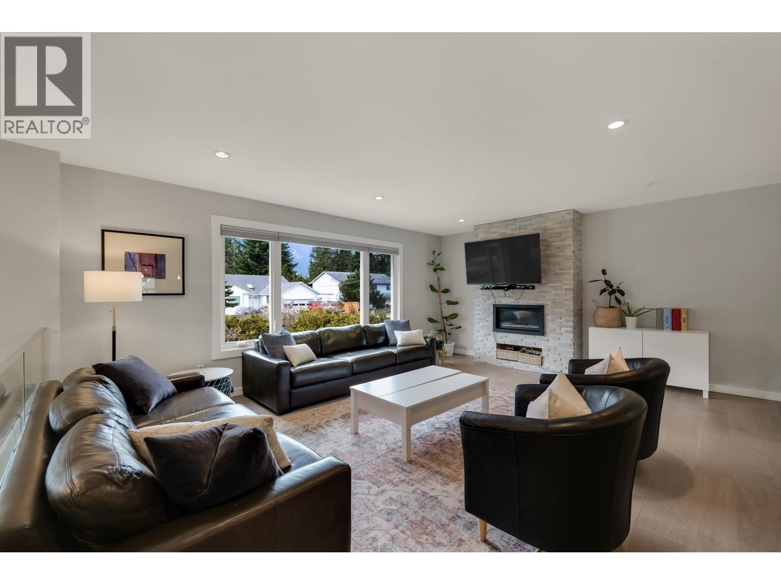 41852 Faith Road, Brackendale, British Columbia  V0N 1H0 - Photo 3 - R3110984