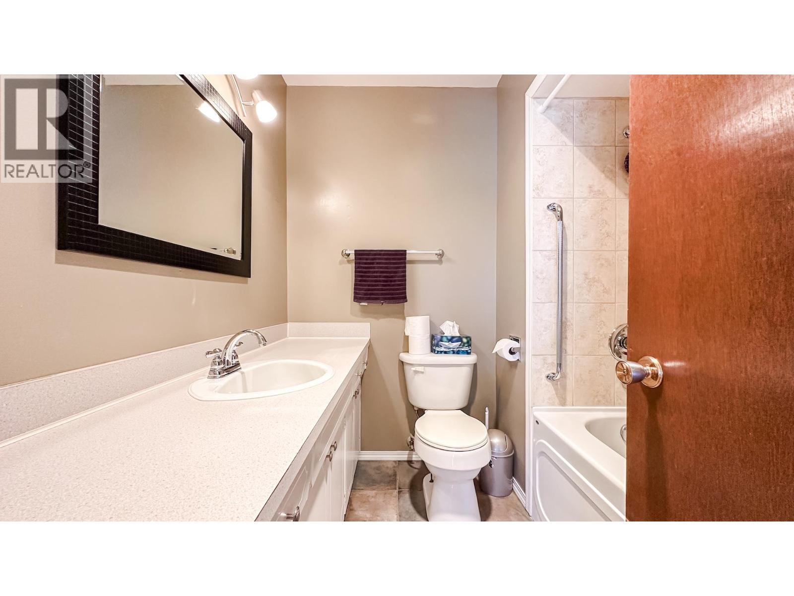 6468 Azure Road, Richmond, British Columbia  V7C 2R9 - Photo 11 - R3110986