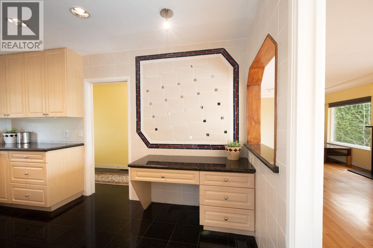 647 Blueridge Avenue, North Vancouver, British Columbia  V7R 2J4 - Photo 17 - R3110991