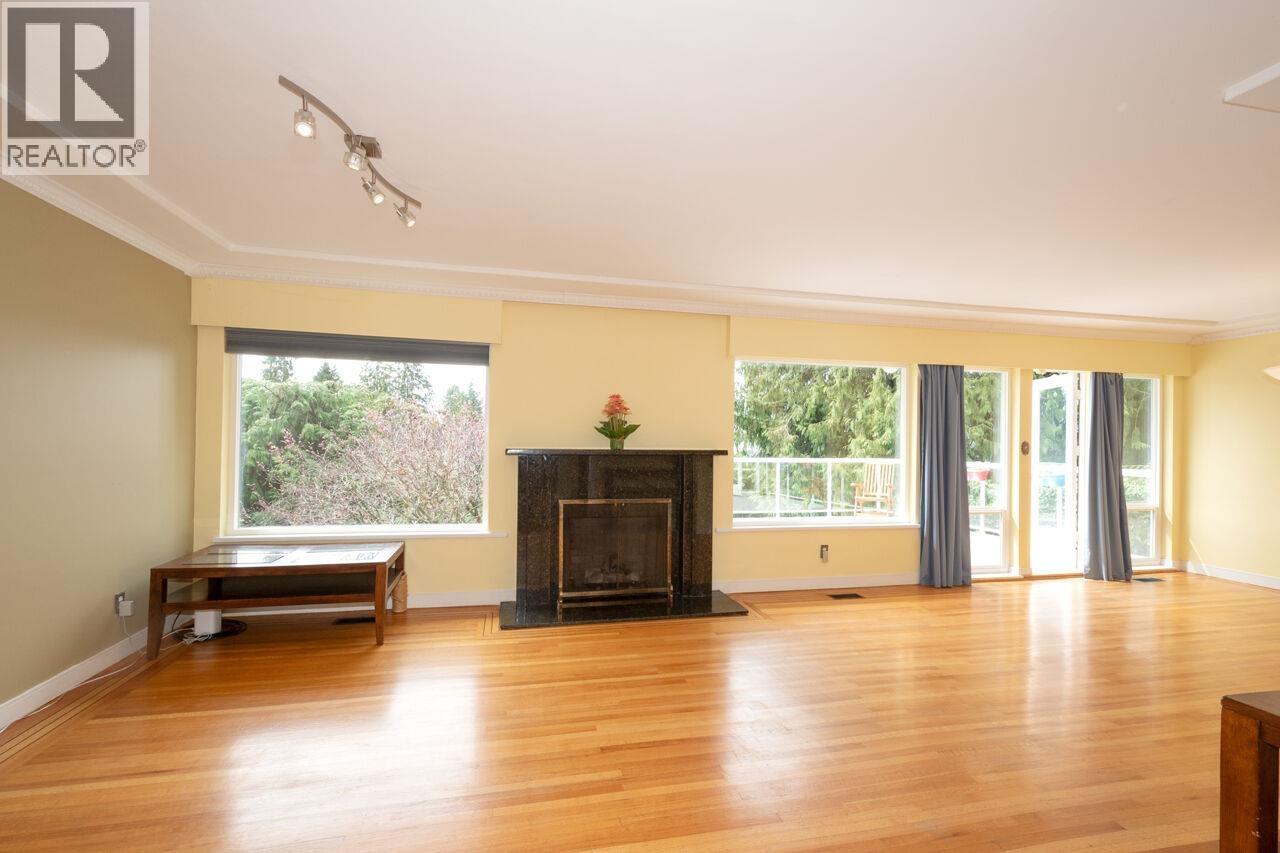 647 Blueridge Avenue, North Vancouver, British Columbia  V7R 2J4 - Photo 7 - R3110991