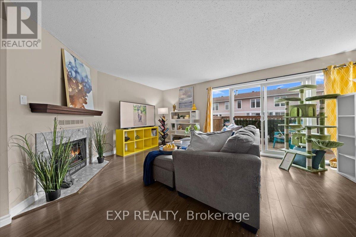 D - 284 Dalehurst Drive, Ottawa, Ontario  K2G 4J5 - Photo 5 - X12993858