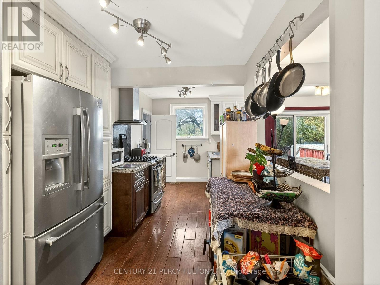 840 Bem Avenue, Pickering, Ontario  L1W 1X3 - Photo 5 - E12985440