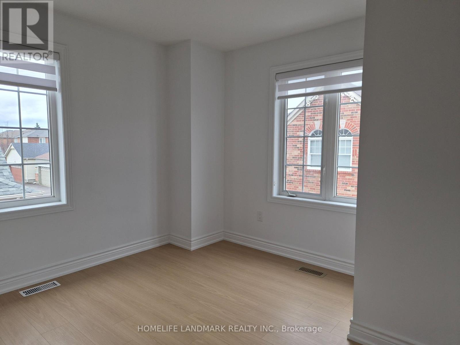 Coach House - 5 Rocking Horse Street, Markham, Ontario  L6B 1L6 - Photo 5 - N12993862