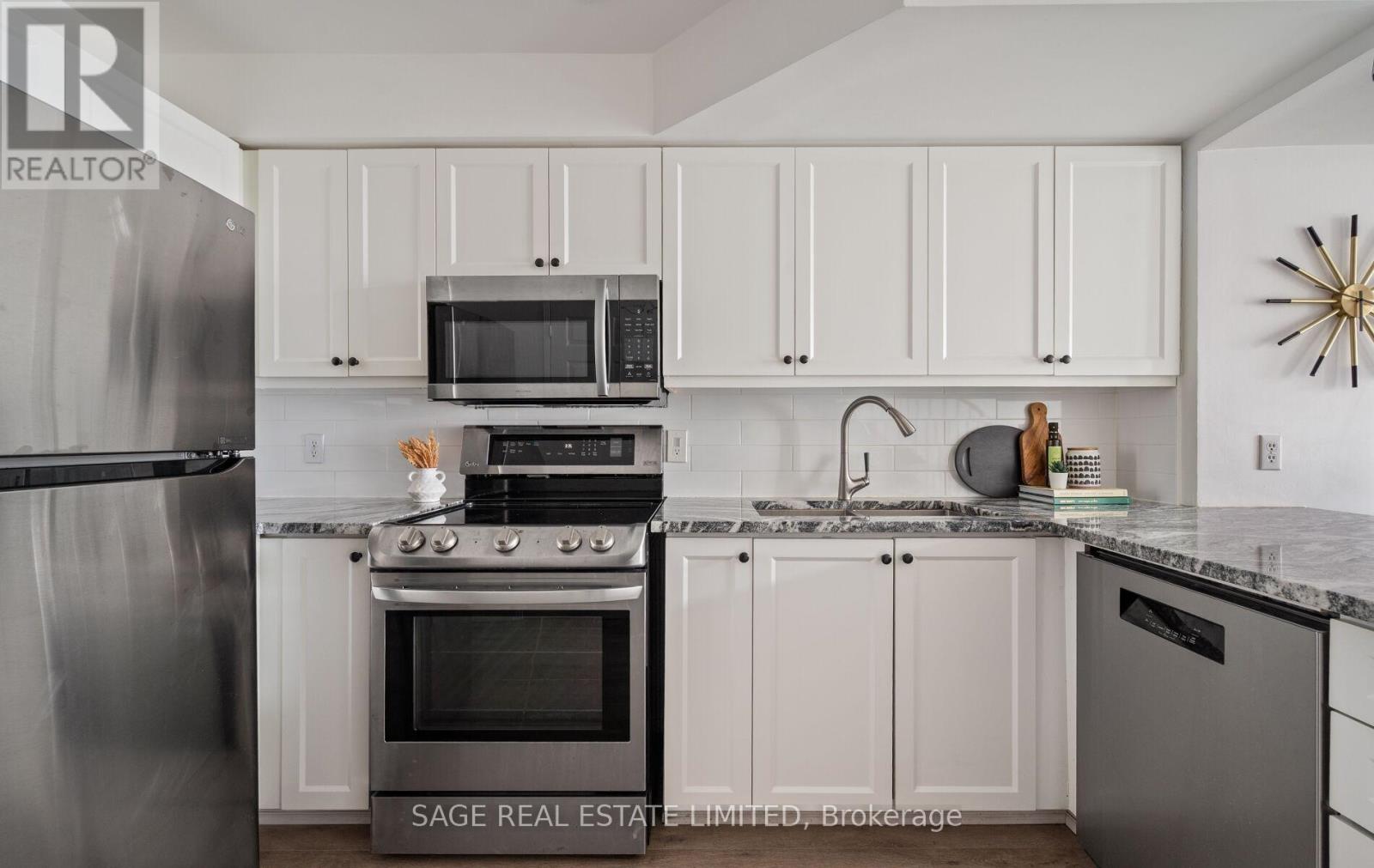 707 - 17 Michael Power Place, Toronto, Ontario  M9A 5G5 - Photo 8 - W12993860