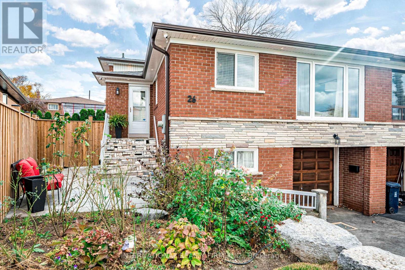 26 DELLBROOK CRESCENT, Toronto, Ontario