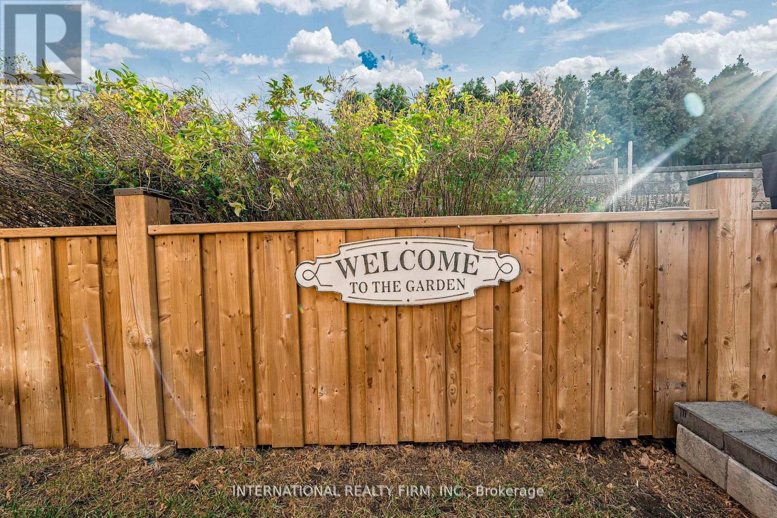 26 Dellbrook Crescent, Toronto, Ontario  M9L 1E2 - Photo 15 - W12993864