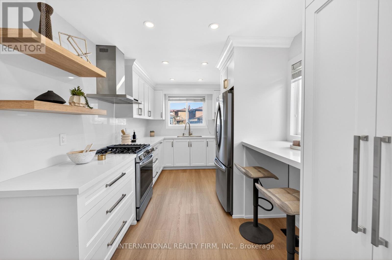 26 Dellbrook Crescent, Toronto, Ontario  M9L 1E2 - Photo 3 - W12993864