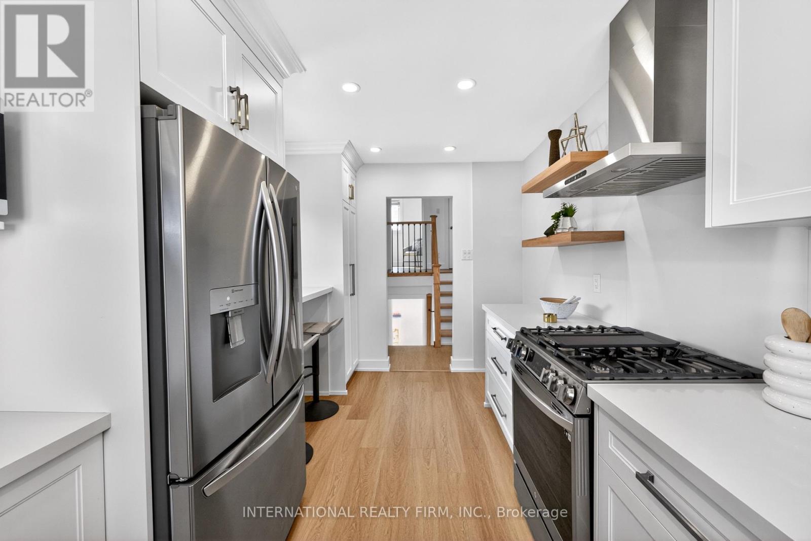 26 Dellbrook Crescent, Toronto, Ontario  M9L 1E2 - Photo 4 - W12993864