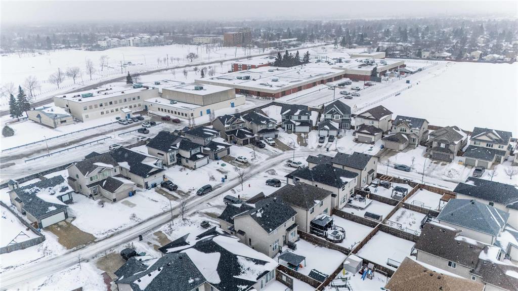 51 Murray Rougeau Crescent, Winnipeg, Manitoba  R2C 5P1 - Photo 45 - 202604650