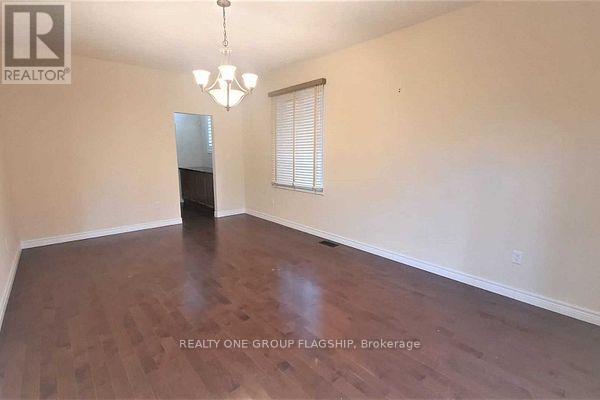 15 Sasha Court, Hamilton, Ontario  L8E 0A3 - Photo 5 - X12993874