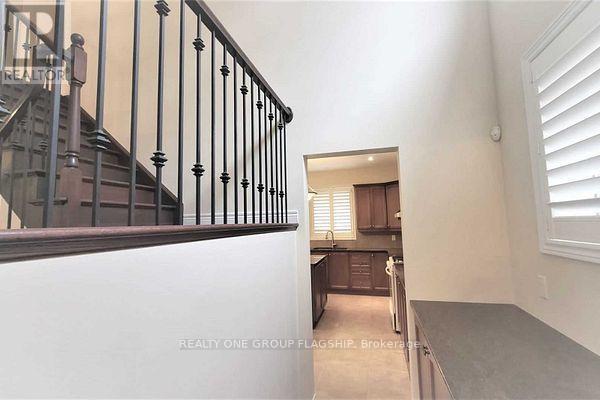 15 Sasha Court, Hamilton, Ontario  L8E 0A3 - Photo 6 - X12993874