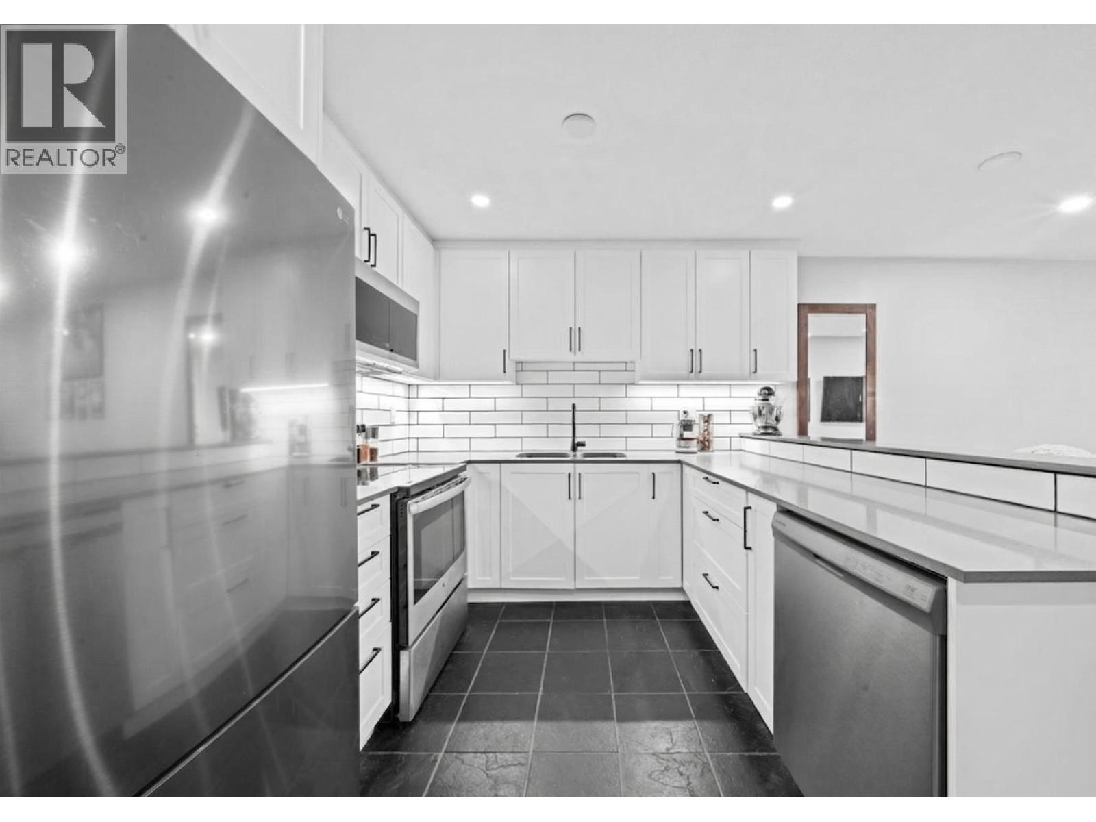 101 1122 King Albert Avenue, Coquitlam, British Columbia  V3J 1X7 - Photo 2 - R3110910