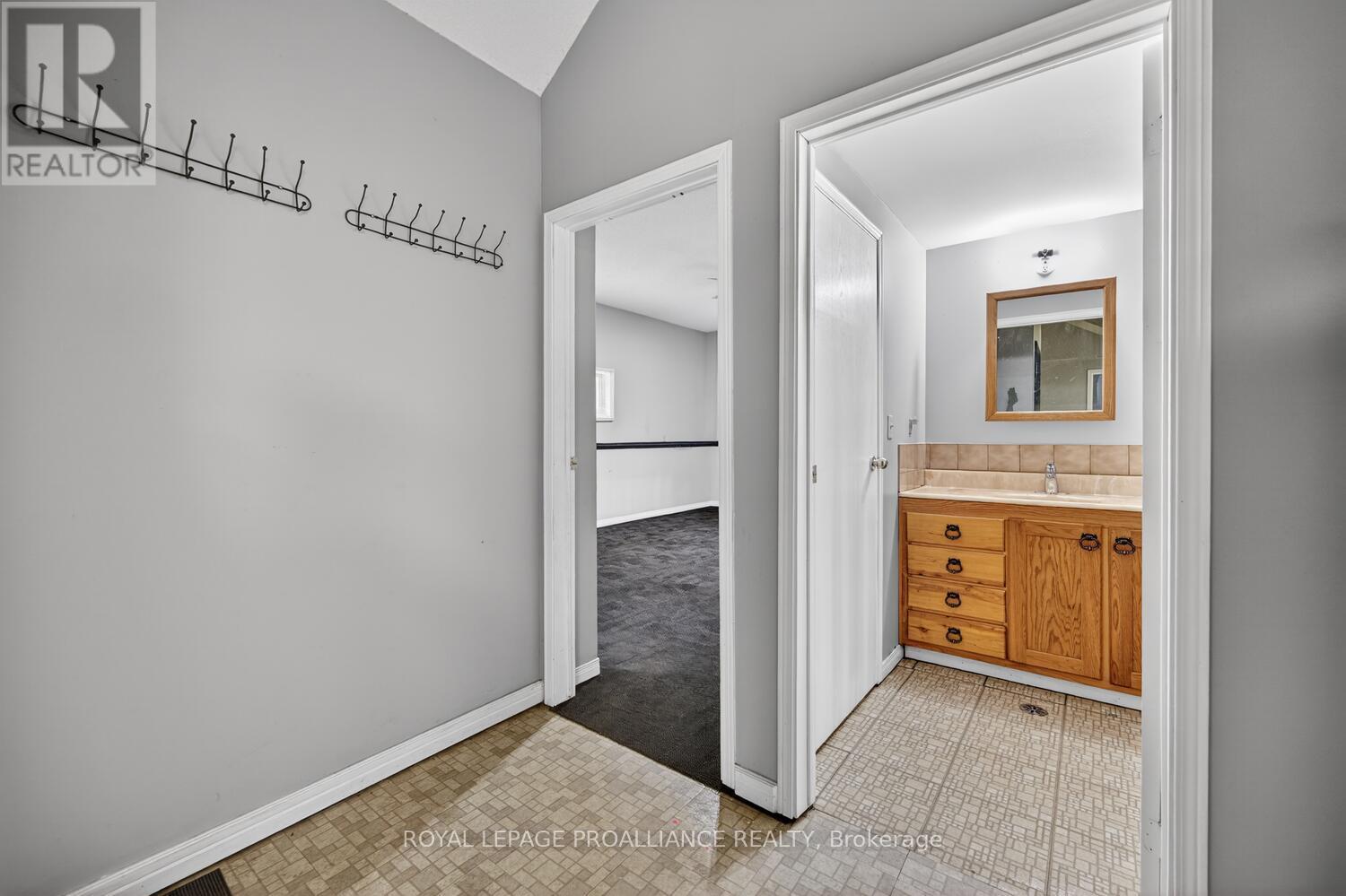 376 County Road 5 Road, Front Of Yonge, Ontario  K0E 1B0 - Photo 25 - X12993948