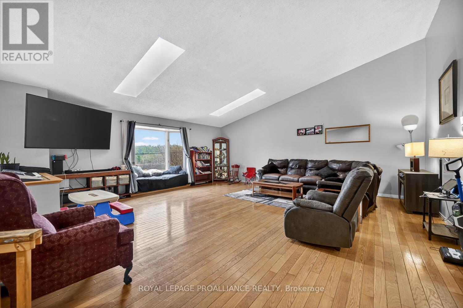 376 County Road 5 Road, Front Of Yonge, Ontario  K0E 1B0 - Photo 5 - X12993948