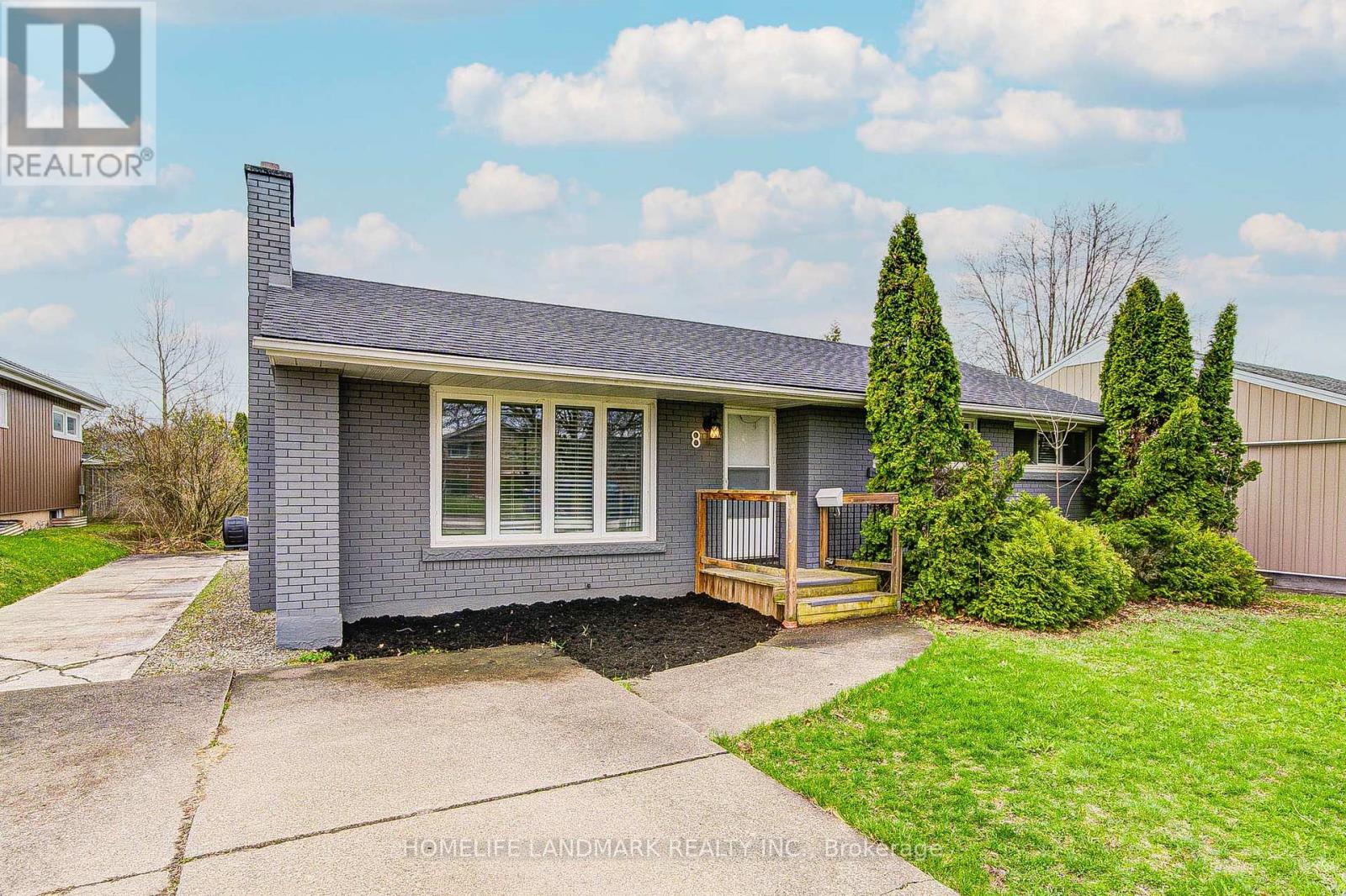 8 Richard Street, St. Catharines, Ontario  L2T 2E2 - Photo 3 - X12880460