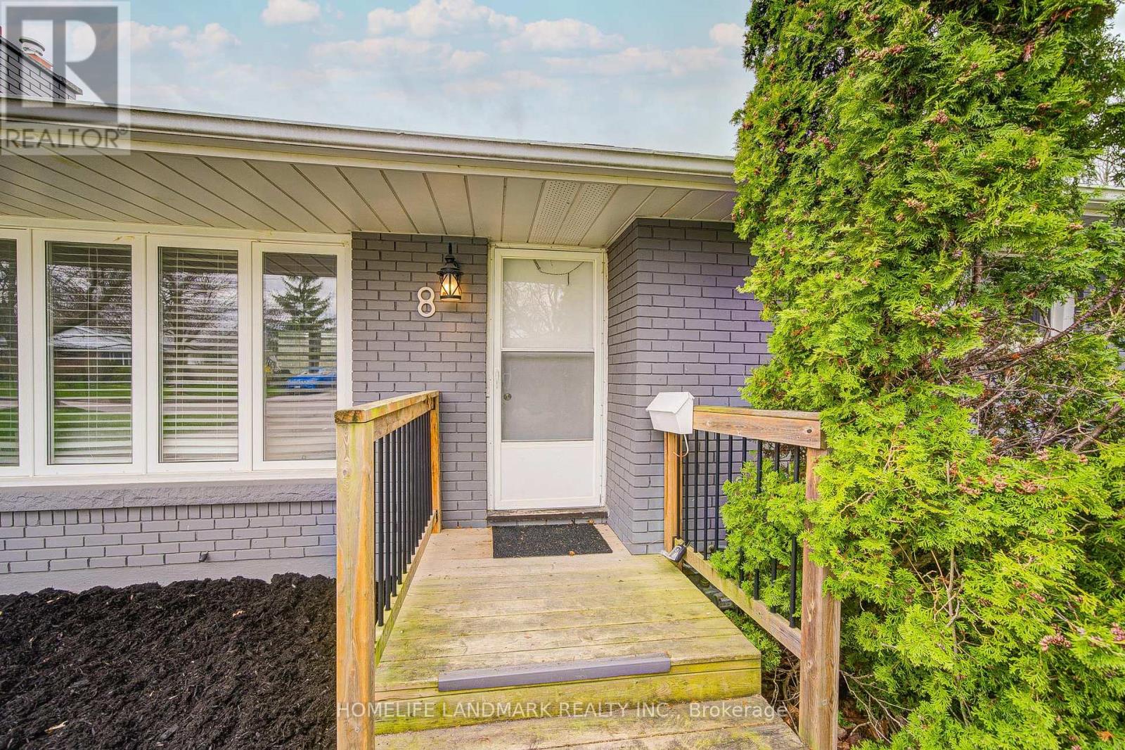 8 Richard Street, St. Catharines, Ontario  L2T 2E2 - Photo 4 - X12880460