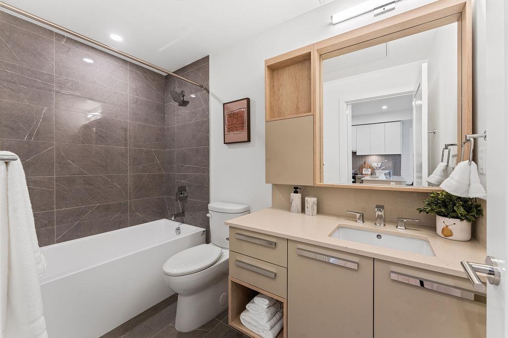 302 13788 76 Avenue, Surrey, British Columbia  V3W 3V9 - Photo 12 - R3111004