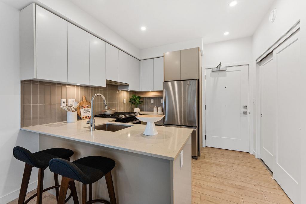 302 13788 76 Avenue, Surrey, British Columbia  V3W 3V9 - Photo 5 - R3111004