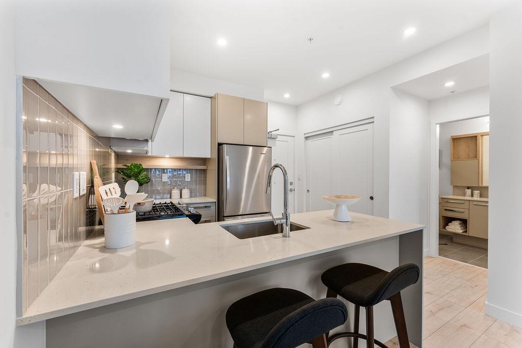 302 13788 76 Avenue, Surrey, British Columbia  V3W 3V9 - Photo 6 - R3111004