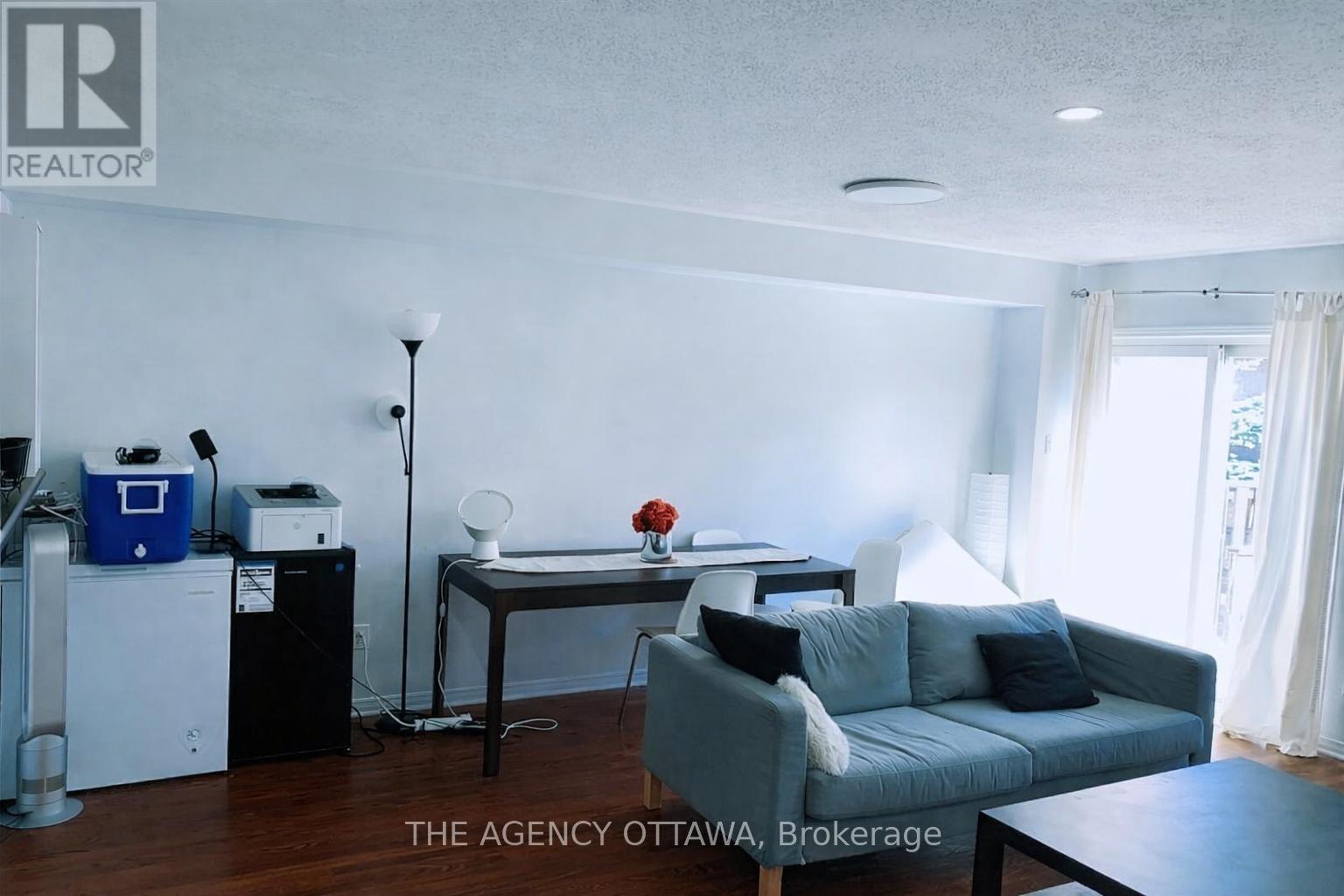 222 Freedom Private, Ottawa, Ontario  K1G 6W2 - Photo 2 - X12993944