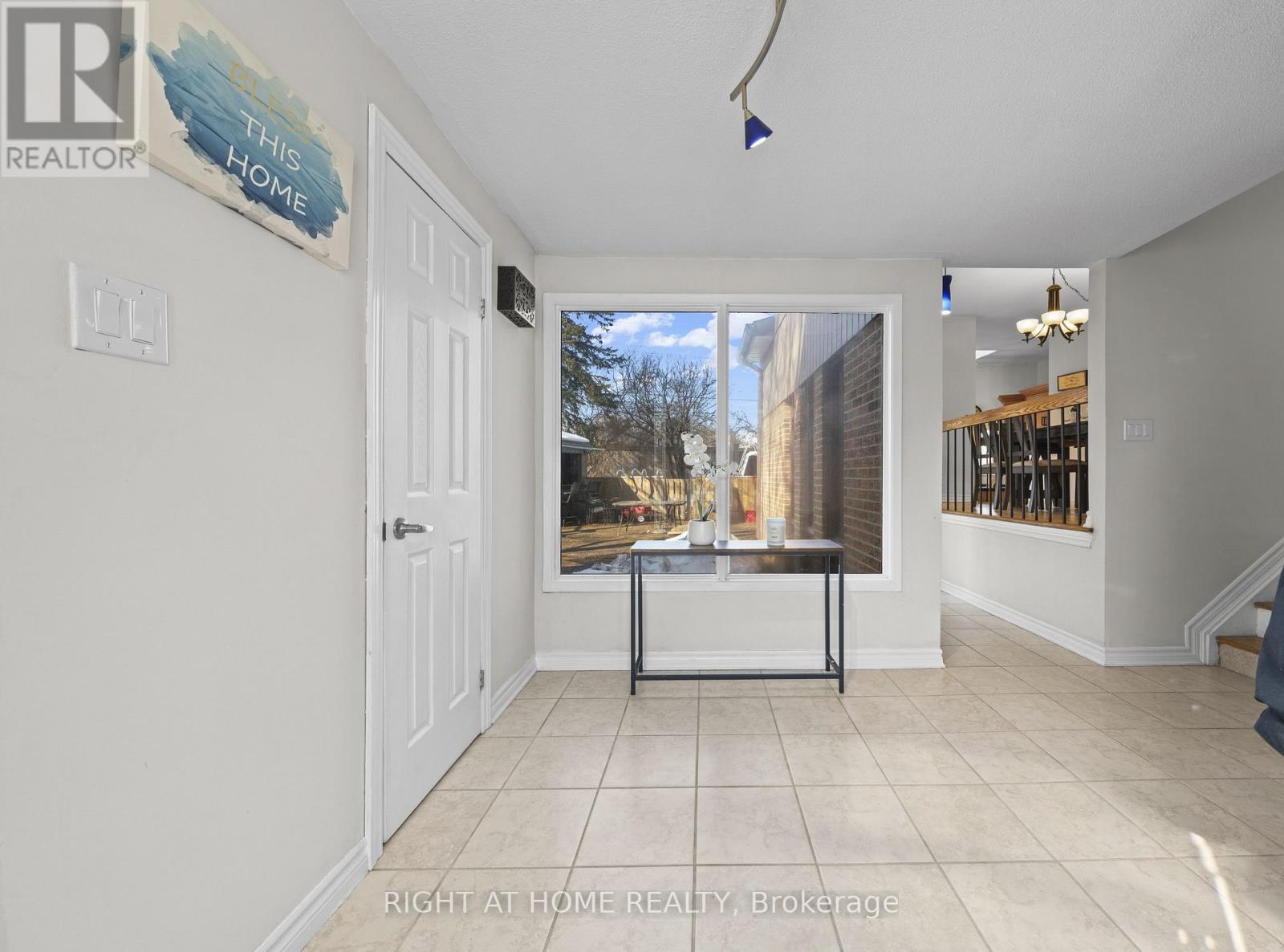 7027 Estoril Road, Mississauga, Ontario  L5N 1N3 - Photo 4 - W12914656