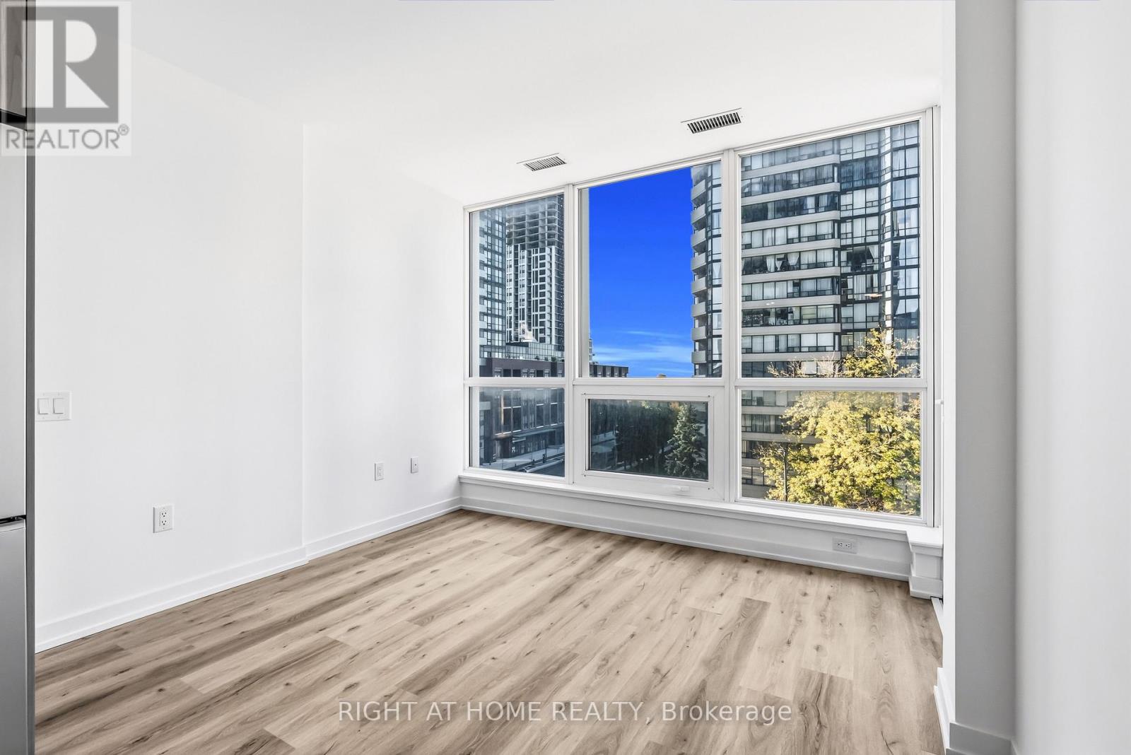 413 - 395 Square One Drive W, Mississauga, Ontario  L5B 0E2 - Photo 12 - W12993896