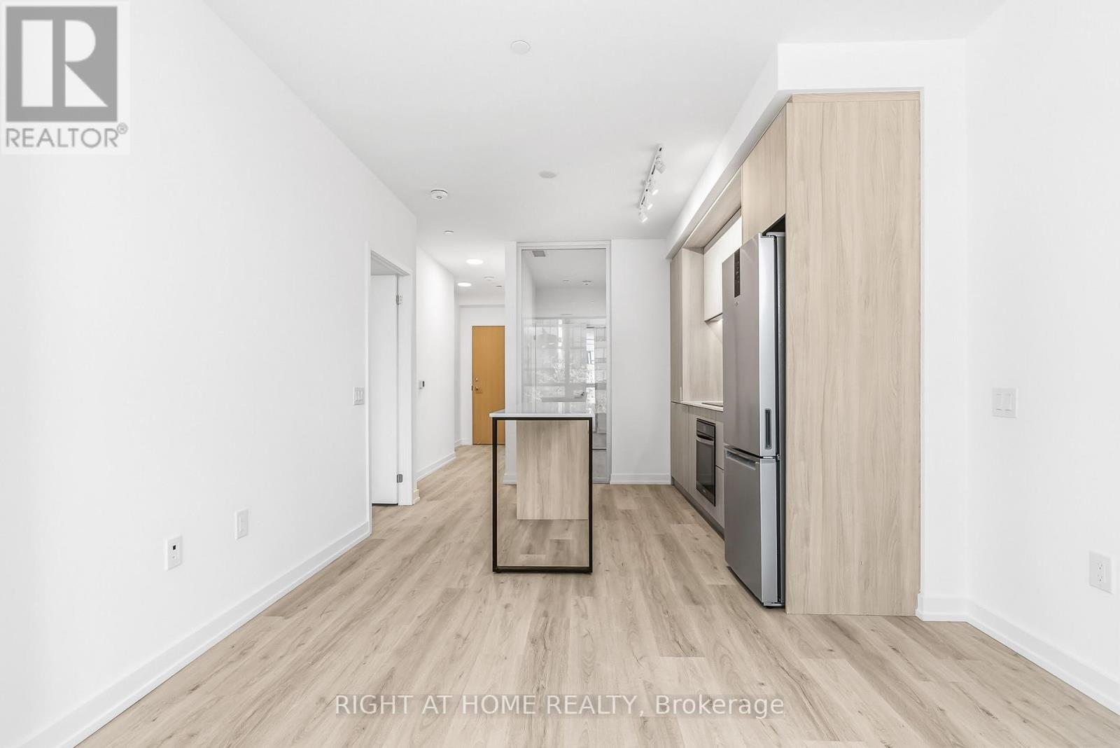 413 - 395 Square One Drive W, Mississauga, Ontario  L5B 0E2 - Photo 14 - W12993896