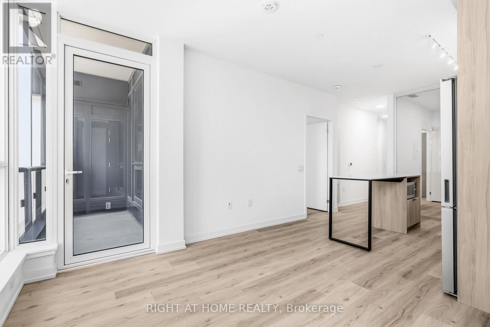 413 - 395 Square One Drive W, Mississauga, Ontario  L5B 0E2 - Photo 15 - W12993896