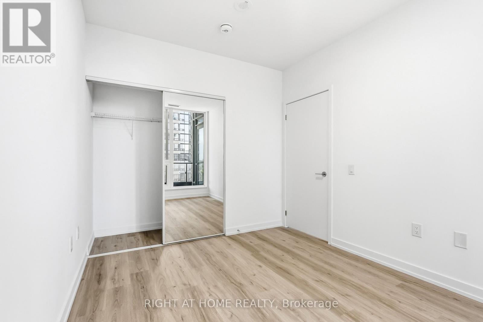 413 - 395 Square One Drive W, Mississauga, Ontario  L5B 0E2 - Photo 18 - W12993896