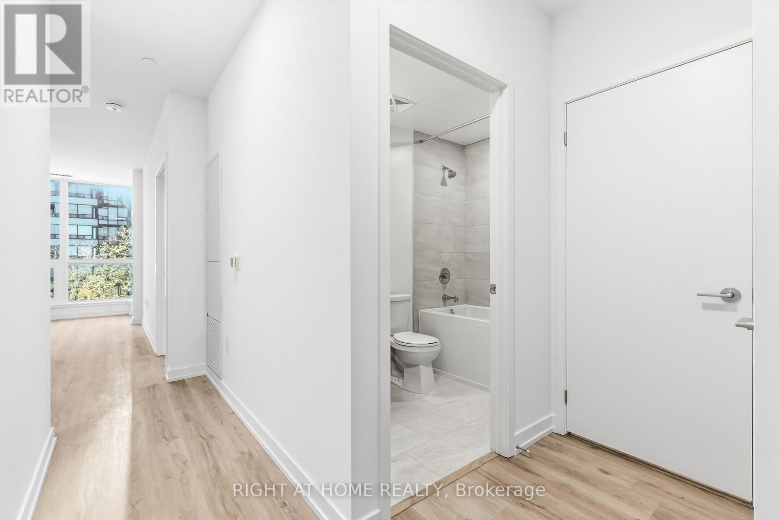 413 - 395 Square One Drive W, Mississauga, Ontario  L5B 0E2 - Photo 22 - W12993896