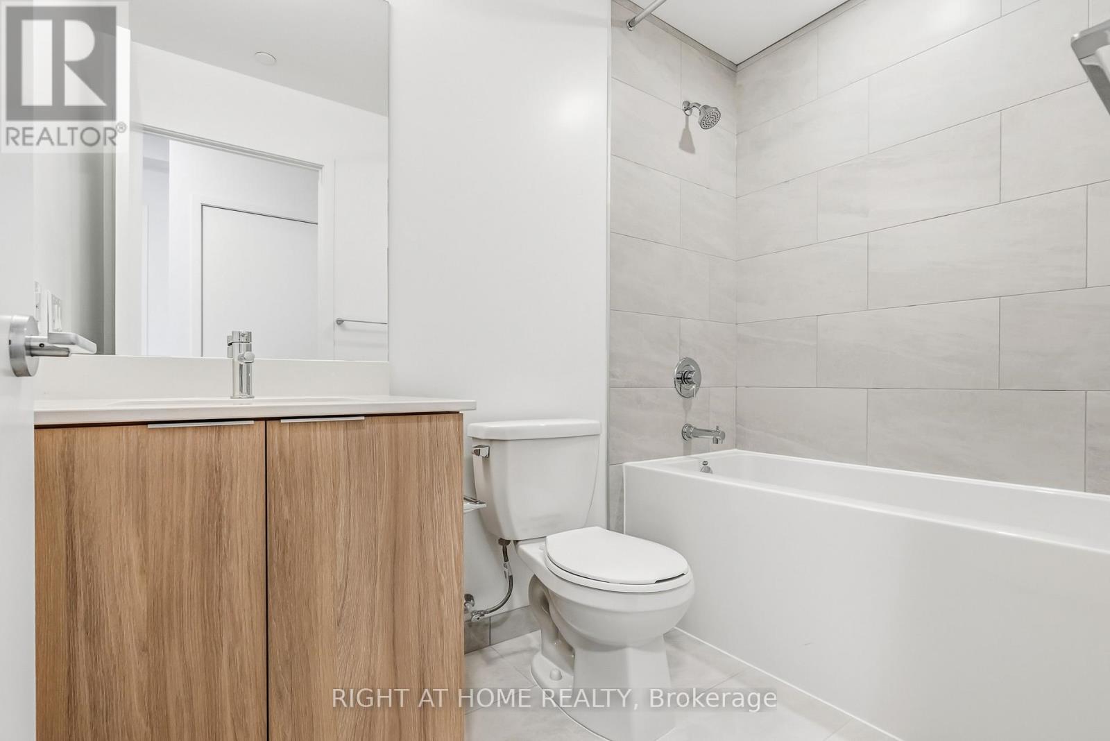 413 - 395 Square One Drive W, Mississauga, Ontario  L5B 0E2 - Photo 23 - W12993896