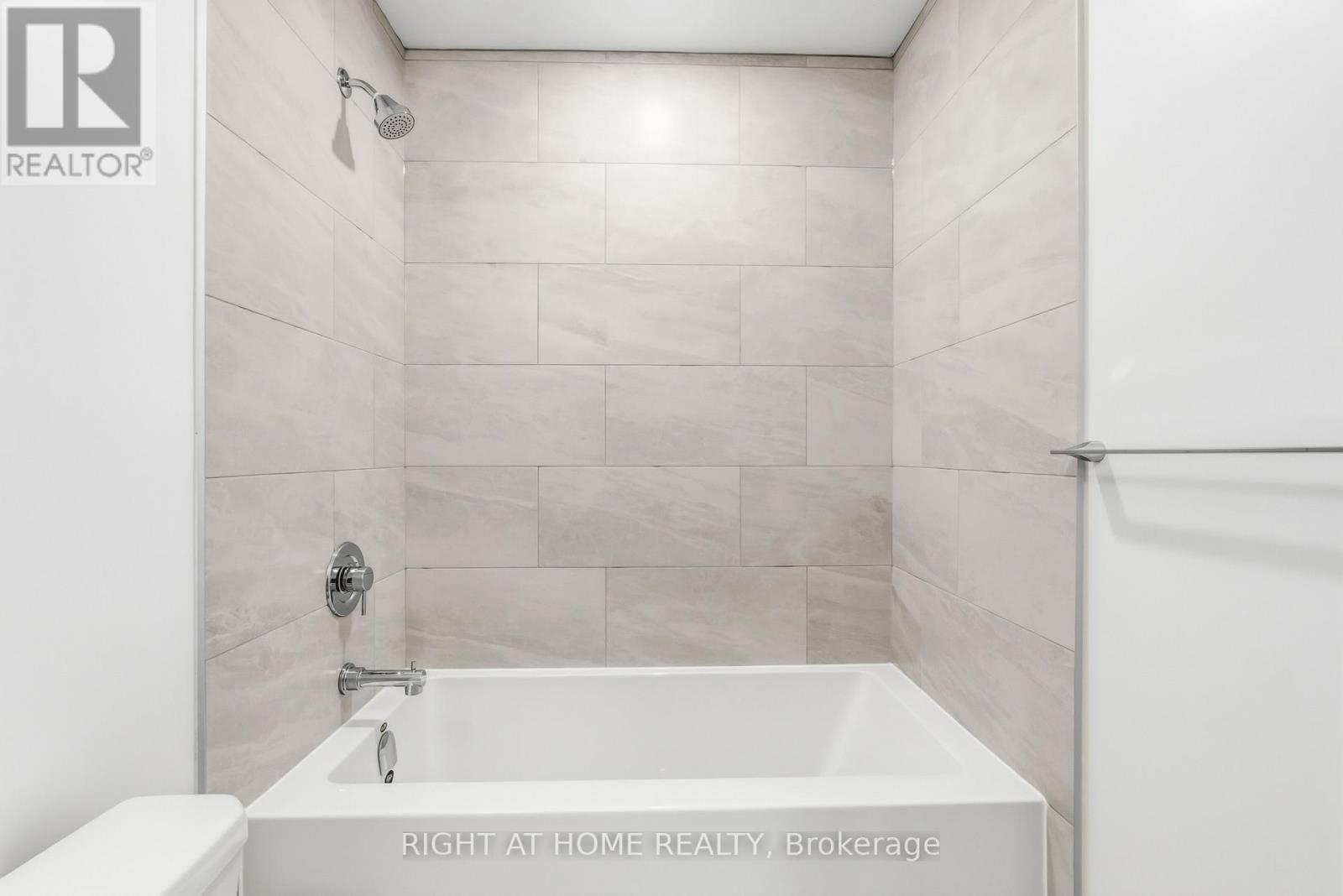 413 - 395 Square One Drive W, Mississauga, Ontario  L5B 0E2 - Photo 24 - W12993896