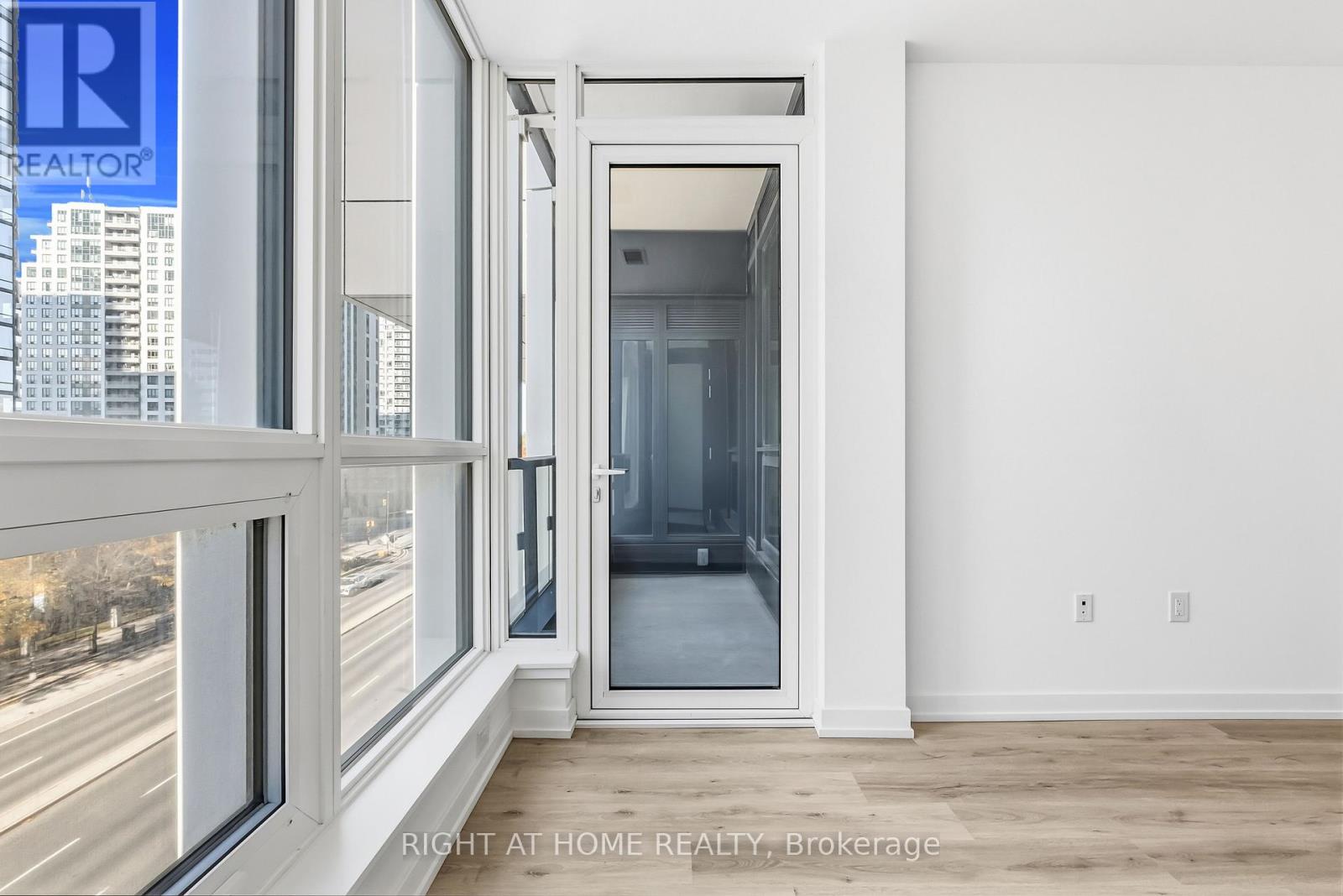 413 - 395 Square One Drive W, Mississauga, Ontario  L5B 0E2 - Photo 25 - W12993896