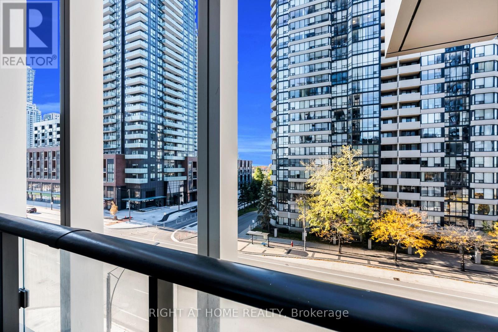 413 - 395 Square One Drive W, Mississauga, Ontario  L5B 0E2 - Photo 28 - W12993896