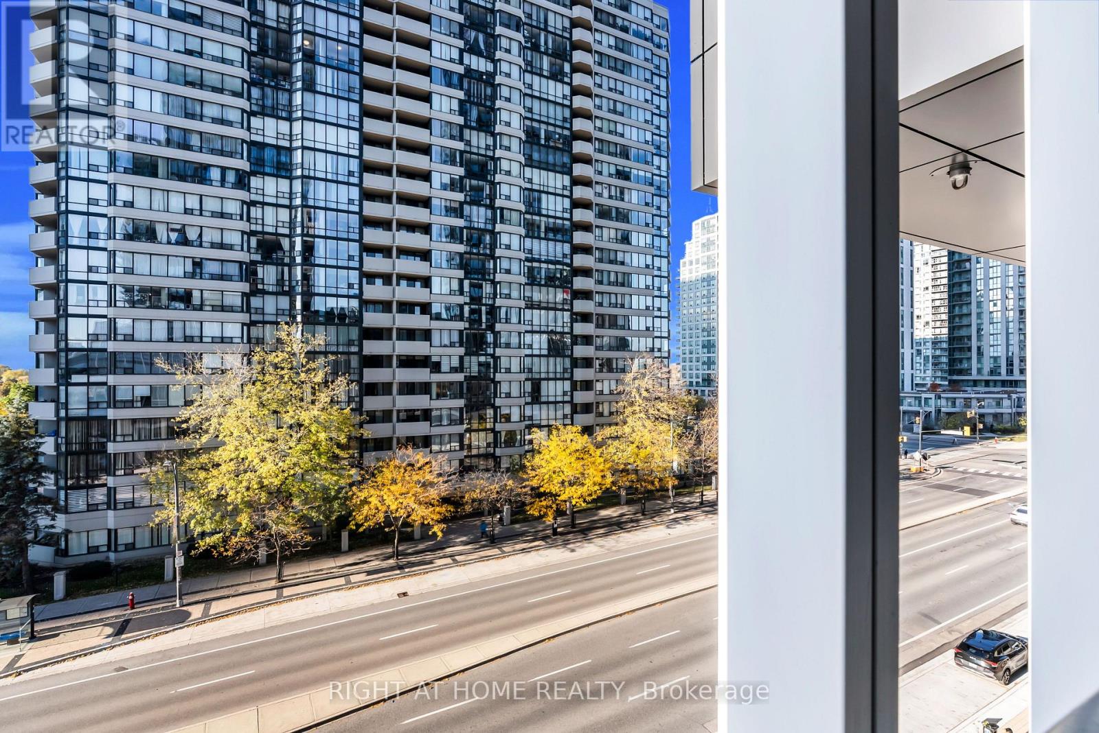 413 - 395 Square One Drive W, Mississauga, Ontario  L5B 0E2 - Photo 29 - W12993896