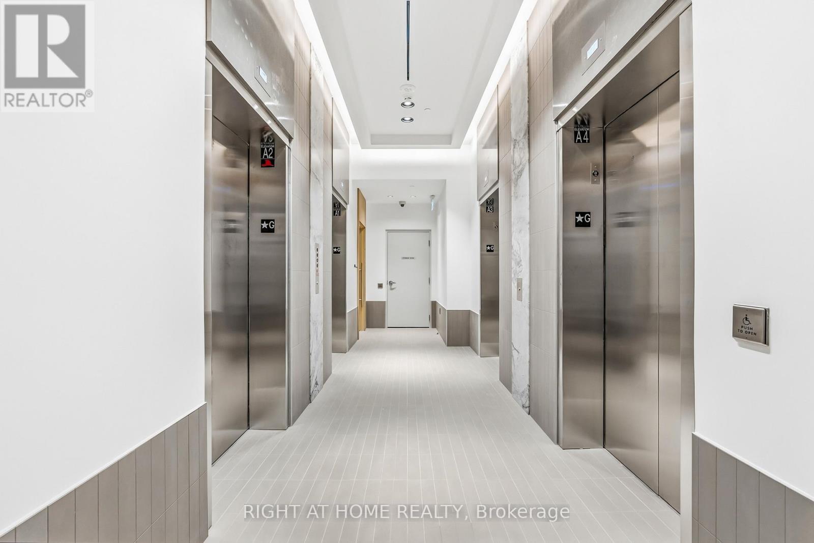 413 - 395 Square One Drive W, Mississauga, Ontario  L5B 0E2 - Photo 32 - W12993896