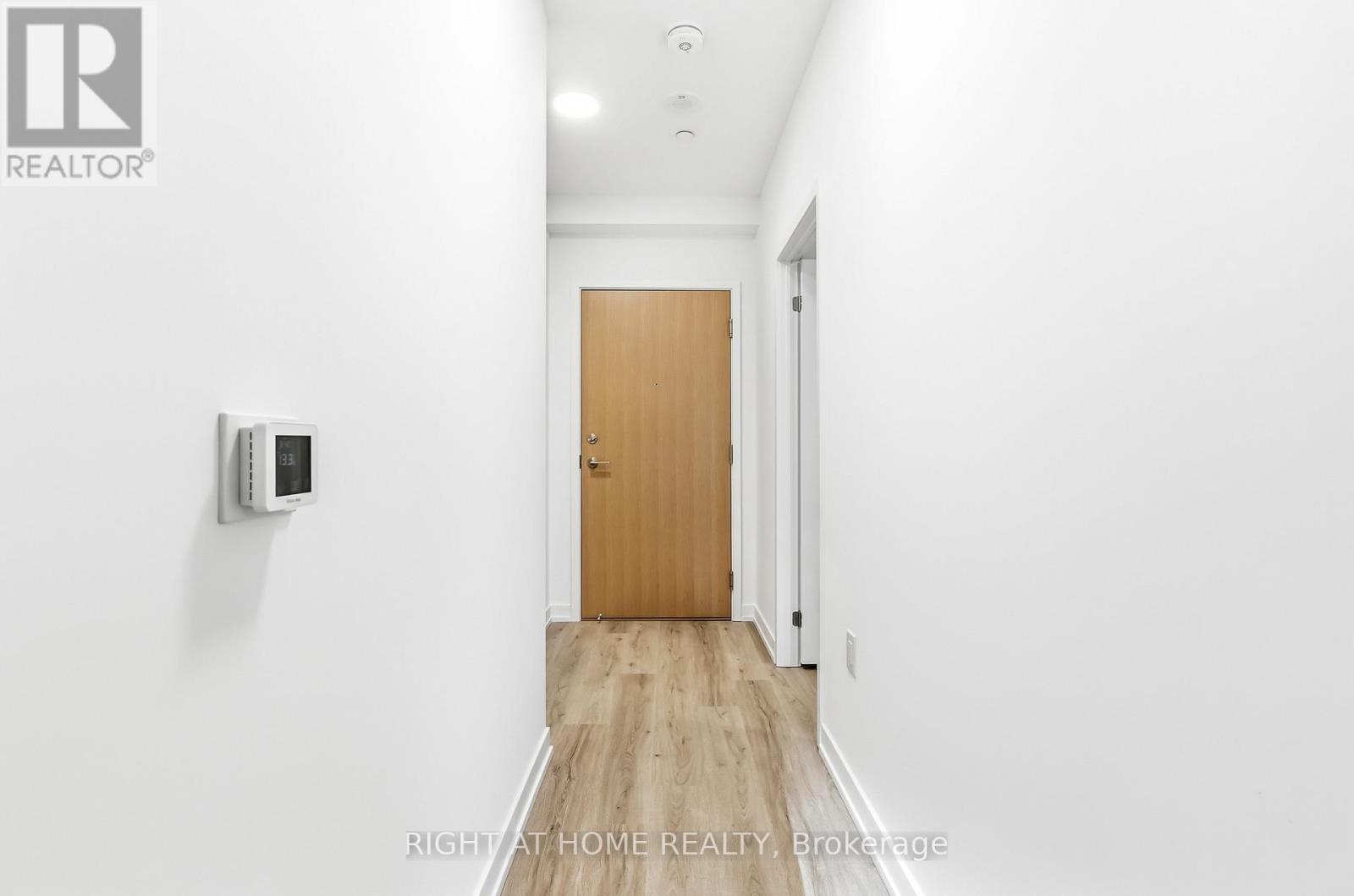 413 - 395 Square One Drive W, Mississauga, Ontario  L5B 0E2 - Photo 4 - W12993896