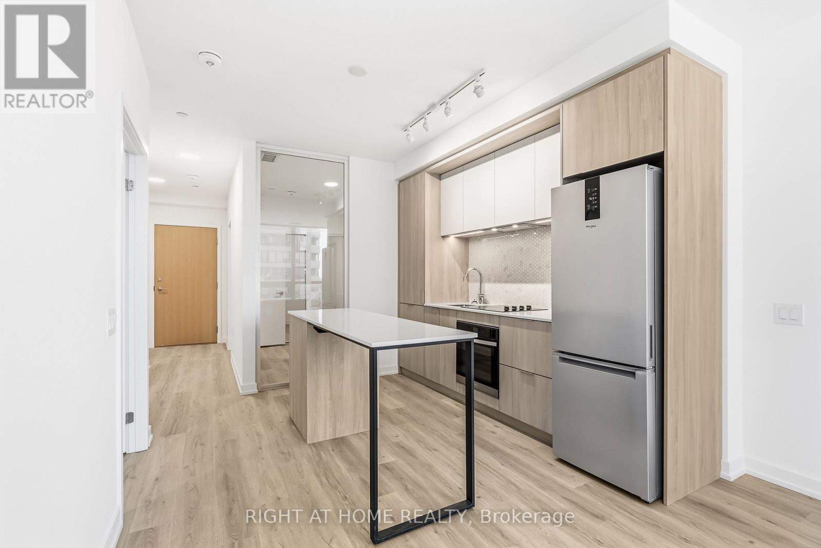 413 - 395 Square One Drive W, Mississauga, Ontario  L5B 0E2 - Photo 7 - W12993896