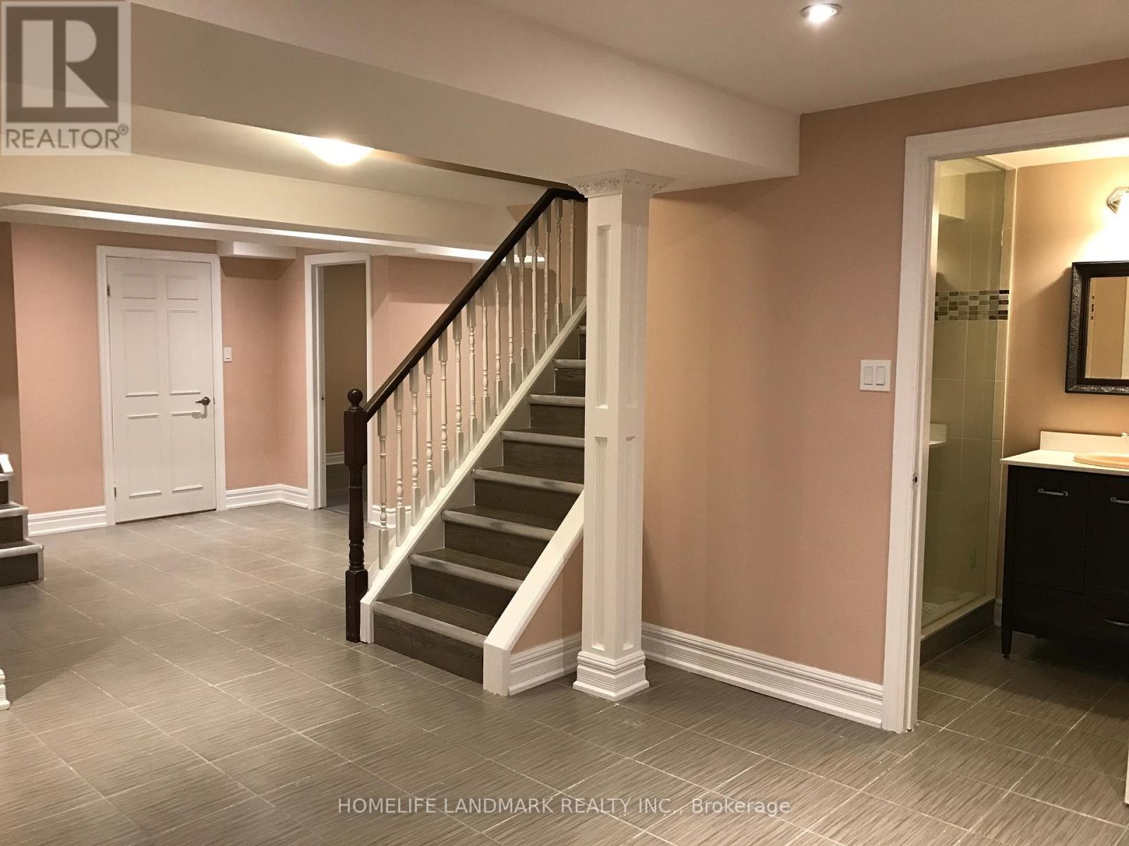 2535 Symington Court, Mississauga, Ontario  L5N 4L4 - Photo 10 - W12993900