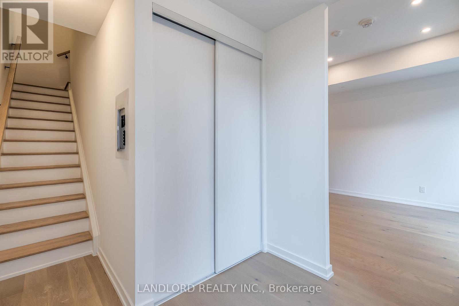 109 - 15 Maryport Avenue, Toronto, Ontario  M3M 0E1 - Photo 9 - W12993914