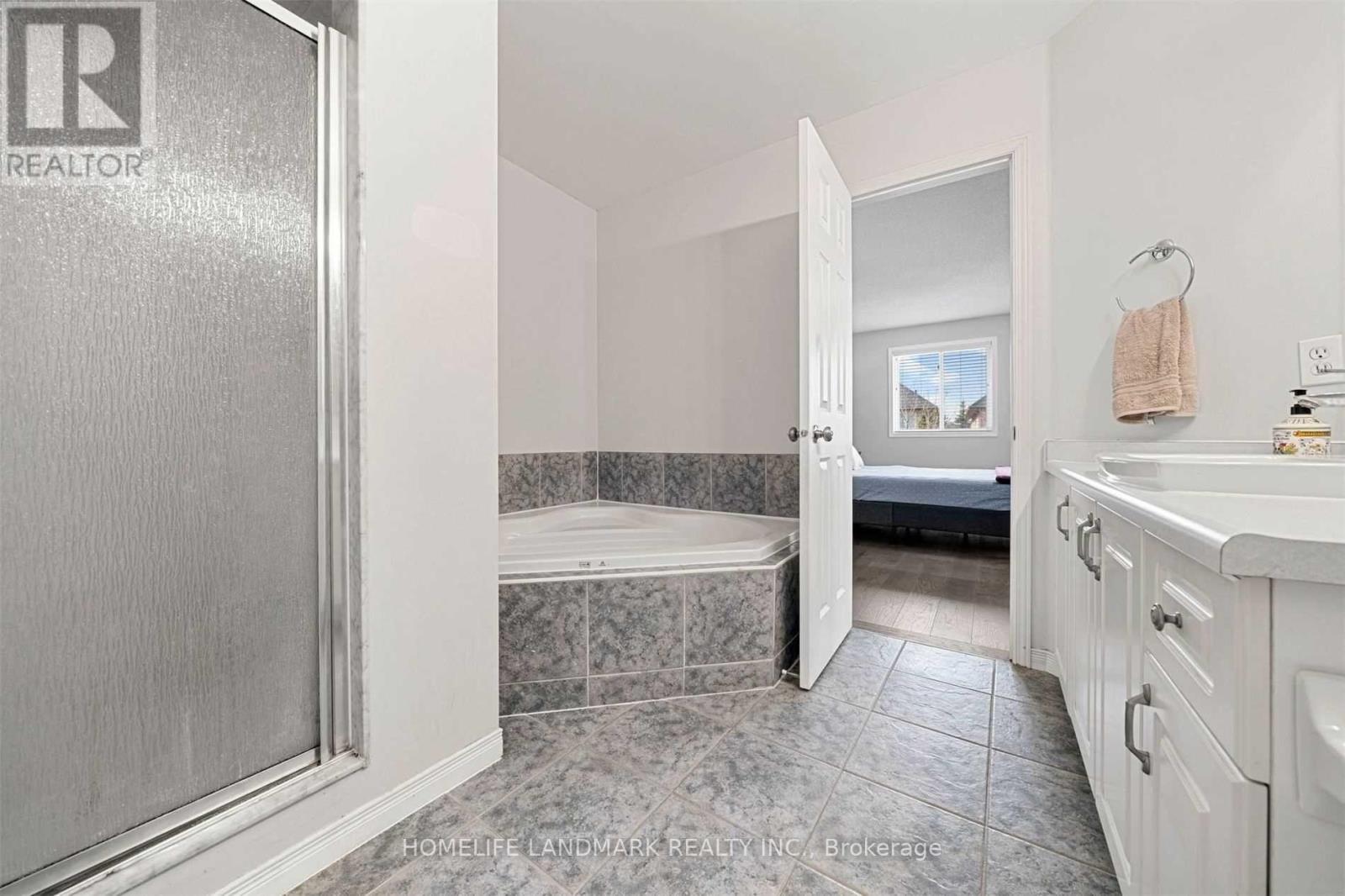 2418 Highcroft Road, Oakville, Ontario  L6M 4Y6 - Photo 15 - W12993920