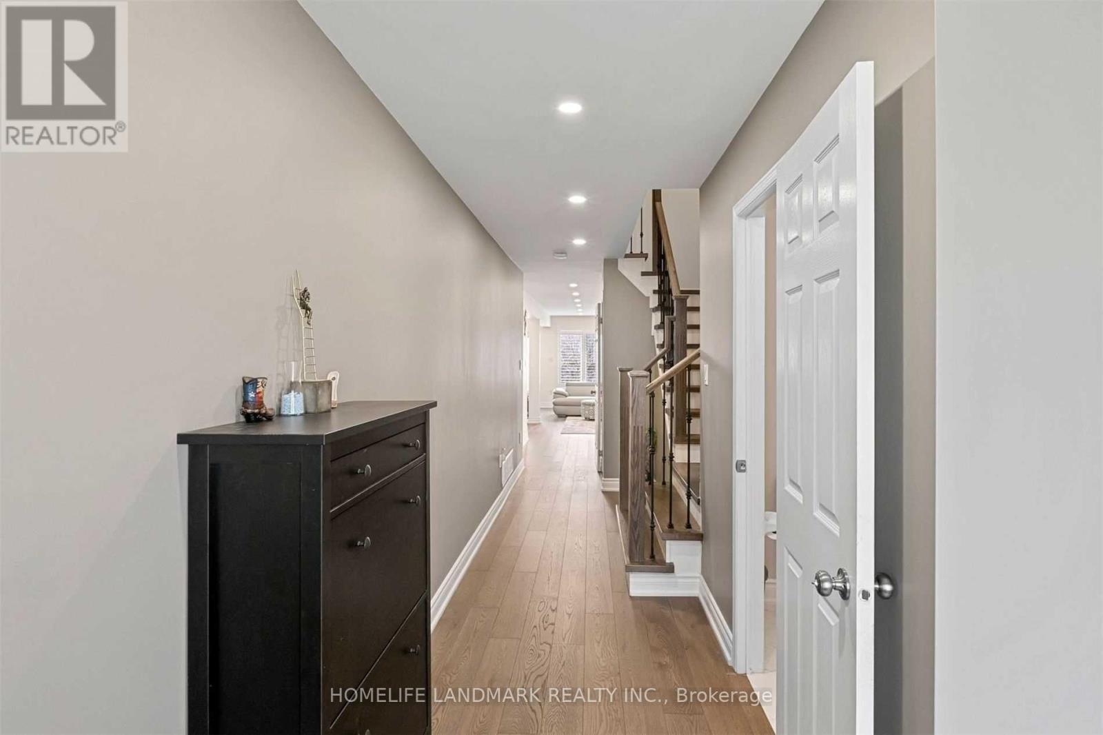 2418 Highcroft Road, Oakville, Ontario  L6M 4Y6 - Photo 3 - W12993920