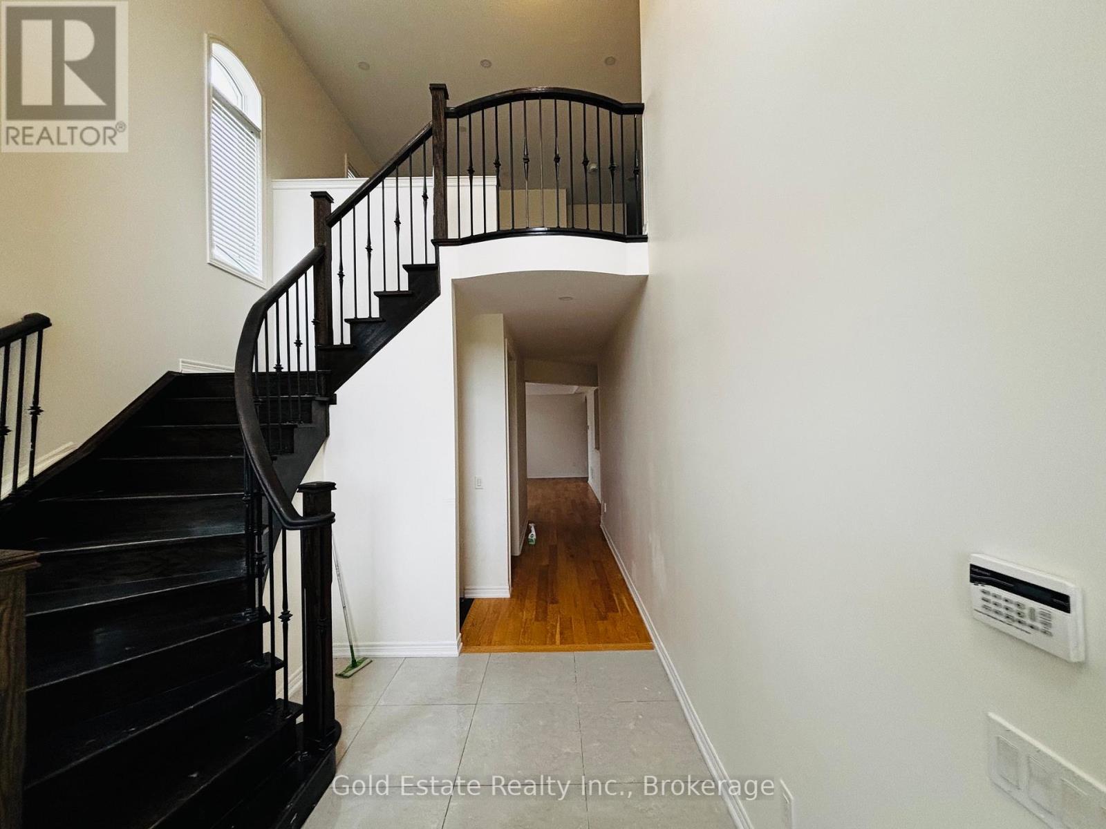 Upper Unit Only - 247 Buick Boulevard, Brampton, Ontario  L7A 4L8 - Photo 2 - W12993924